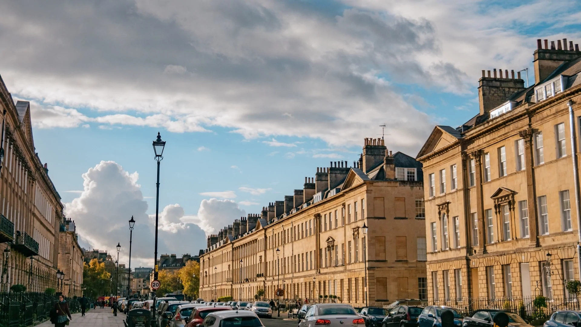 Great Pulteney Street shows grand houses on either side of the wide street and old-styled lamp posts.